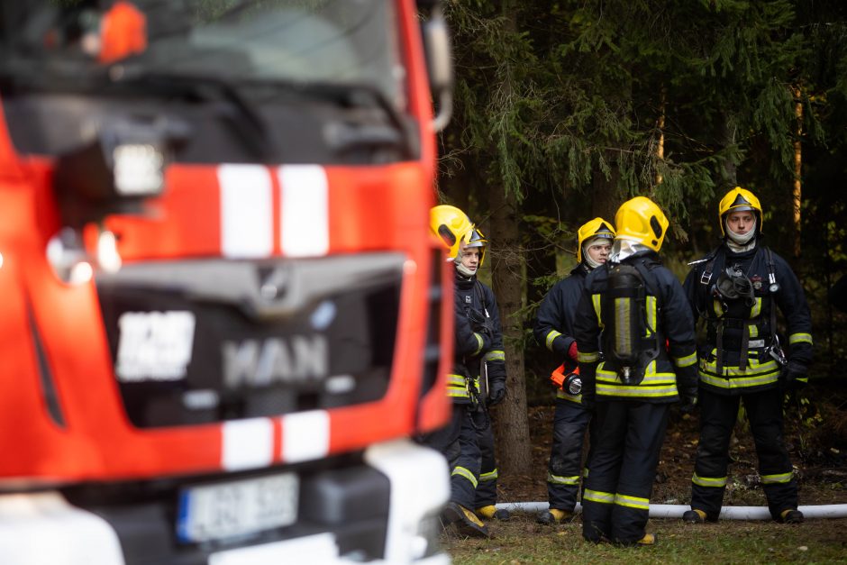 Per plauką nuo tragedijos: į Petrašiūnų kapines teko siųsti ugniagesių gelbėtojų aukštalipius