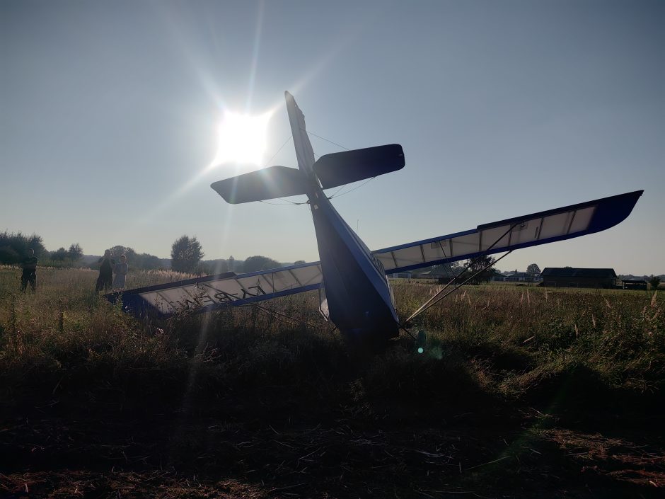 Kauno rajone nukrito nedidelis lėktuvas, nukentėjo vyras 