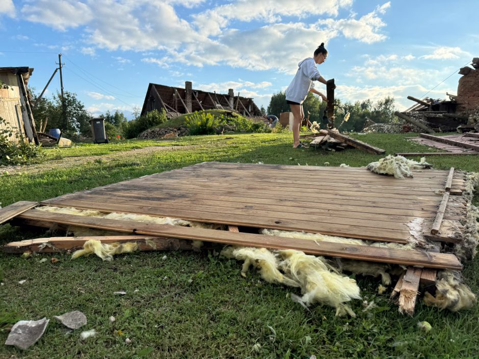 Dar skaičiuoja Šiaulių rajone viesulo padarytus nuostolius: žiauriai atrodo