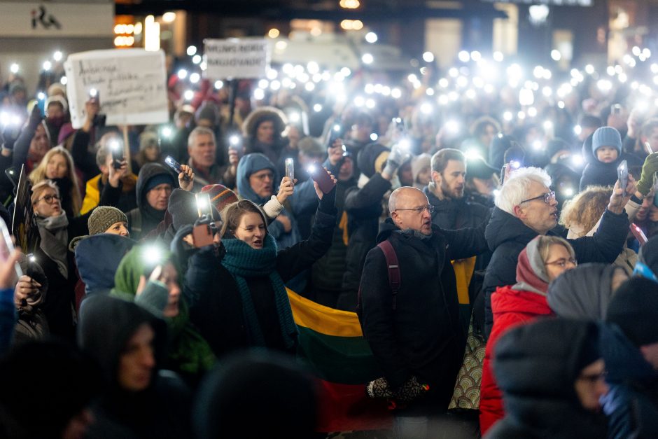 „Spaudimą palaikyti“: tūkstančiai žmonių vėl reiškė protestą koalicijai su „aušriečiais“