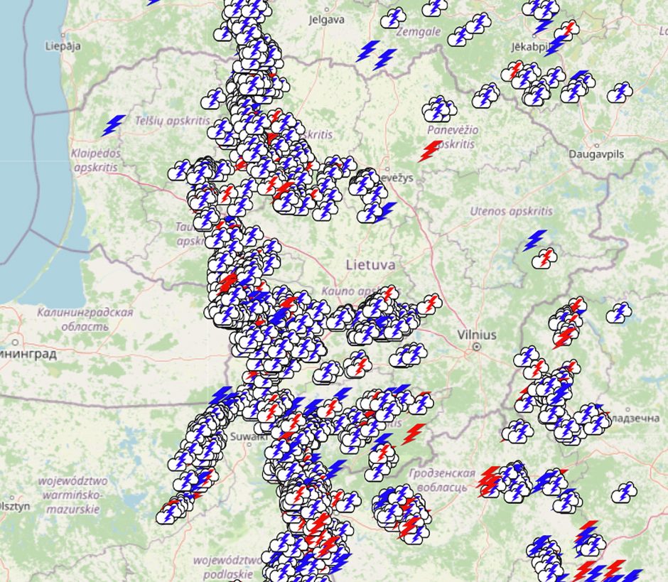 Per Lietuvą slenka pavojingi orai: lietus, kruša, žaibai