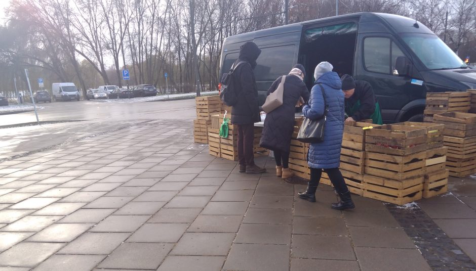 Žiema Ūkininkų turgaus Kaune neišvaikė: nepigu, tačiau pirkėjų netrūksta