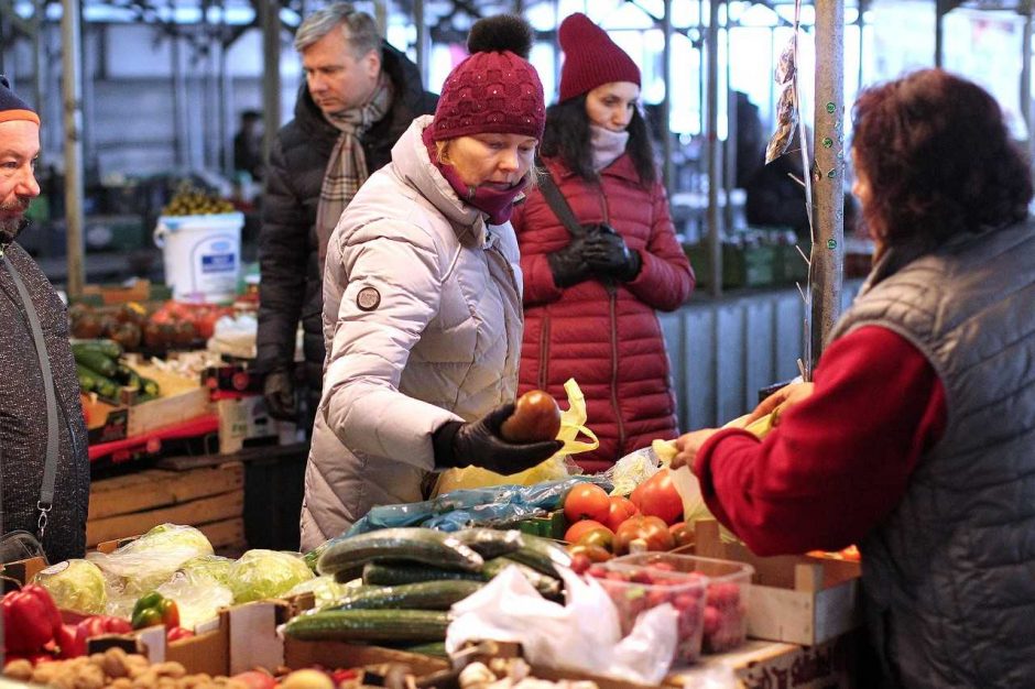 Žaliakalnio turgaus prekeivė: net ir prieš šventes niekas neperka žąsų ir ančių