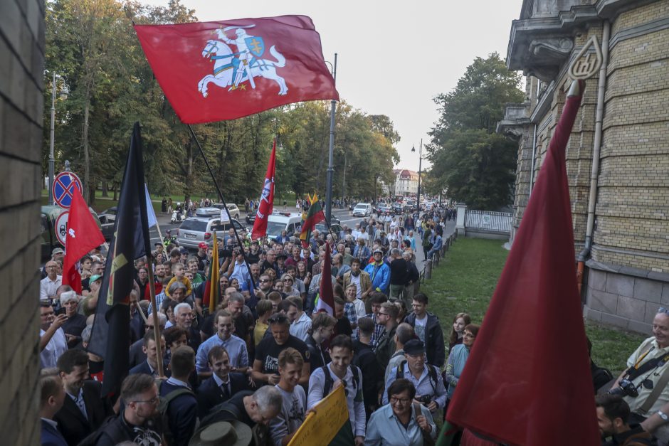 Generolo Vėtros lenta vėl užkabinta 