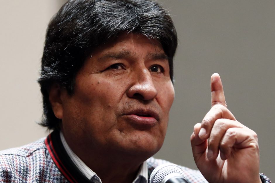 E. Moralesas nori, kad komisija patikrintų Bolivijos prezidento rinkimų rezultatus