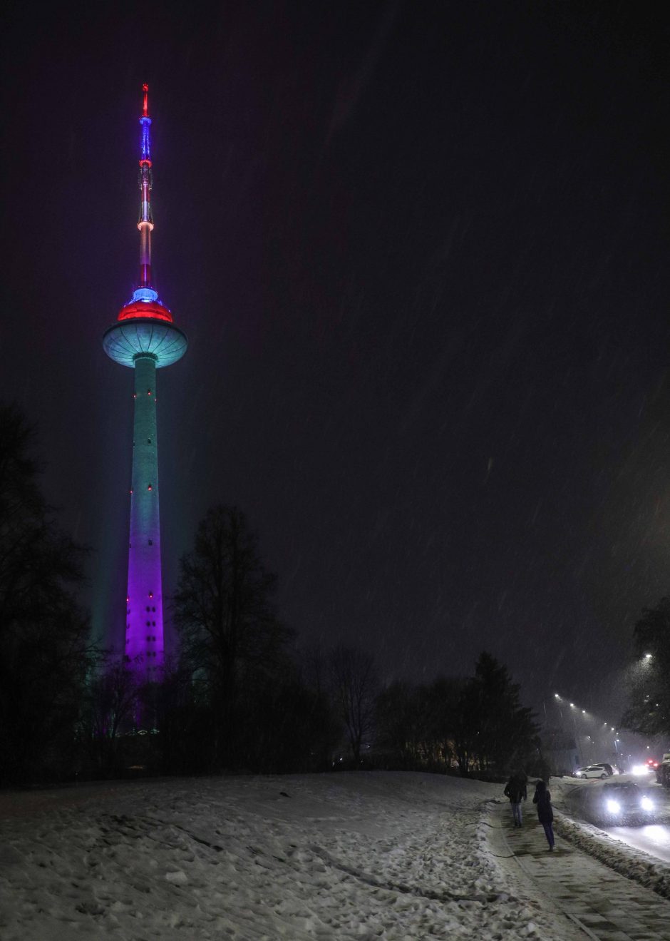 Vilnius švenčia miesto gimtadienį: šviečia TV bokštas, tiltai ir paminklai