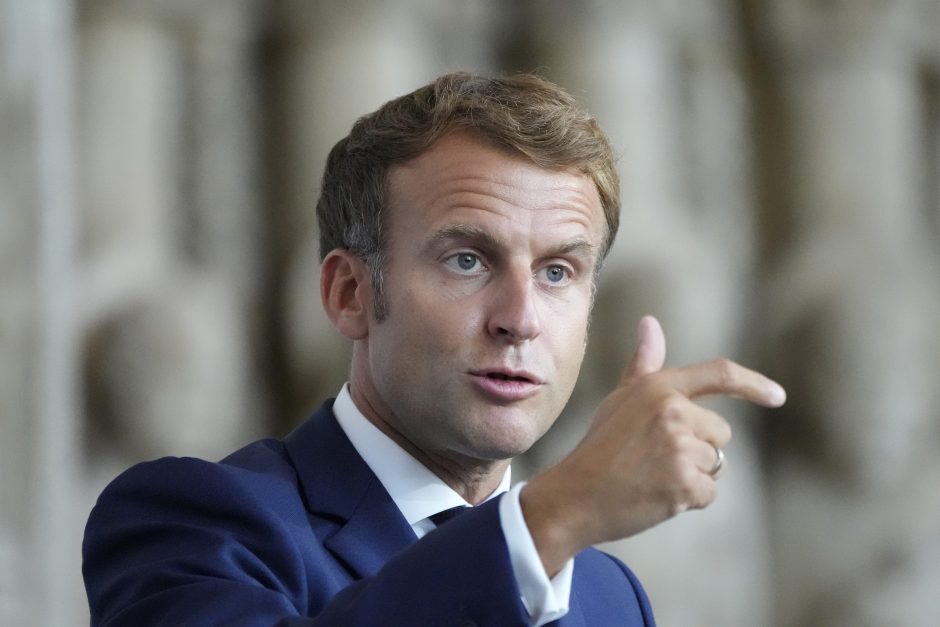 E. Macronas: Europos šalys turi stiprinti savo gynybą ir tapti „gerbiamos“