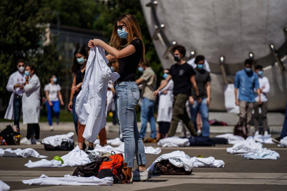 Italijos jauni gydytojai protestavo reikalaudami švietimo reformos