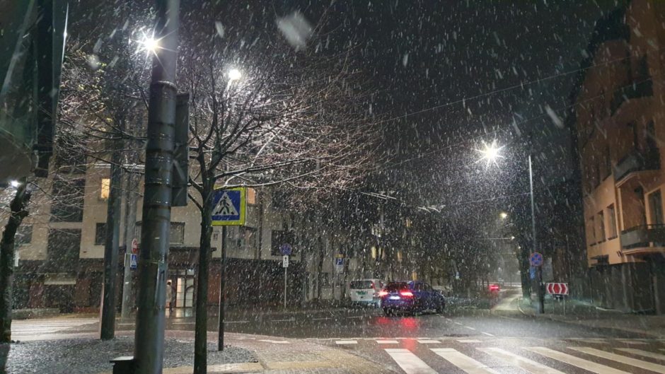 Ketvirtadienio vakarą į Kauną pasibeldė žiema