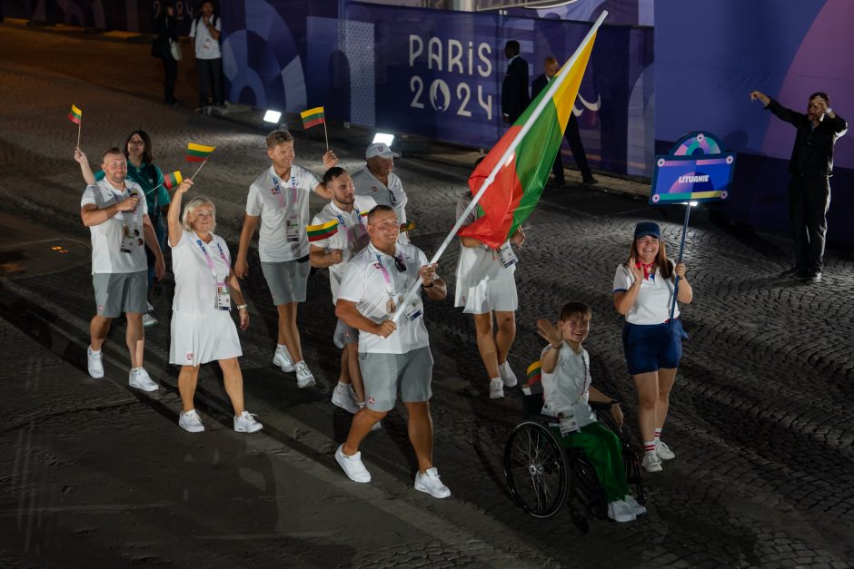 Paralimpinių žaidynių atidarymas: Lietuvos trispalvė suplevėsavo Paryžiuje