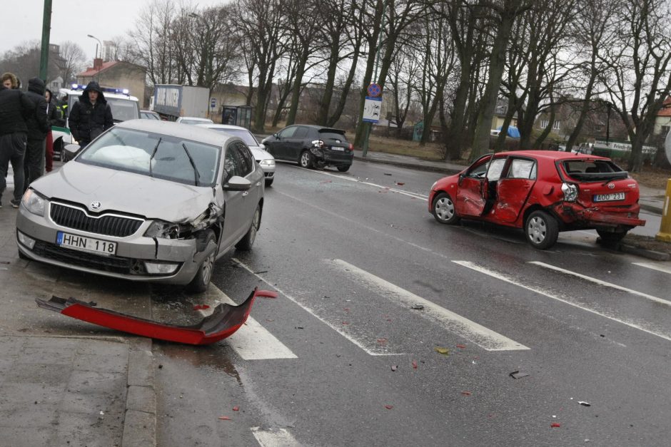 Per avariją taranuotas kriminalistų automobilis