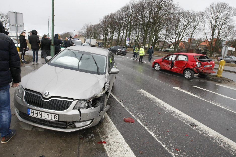 Per avariją taranuotas kriminalistų automobilis