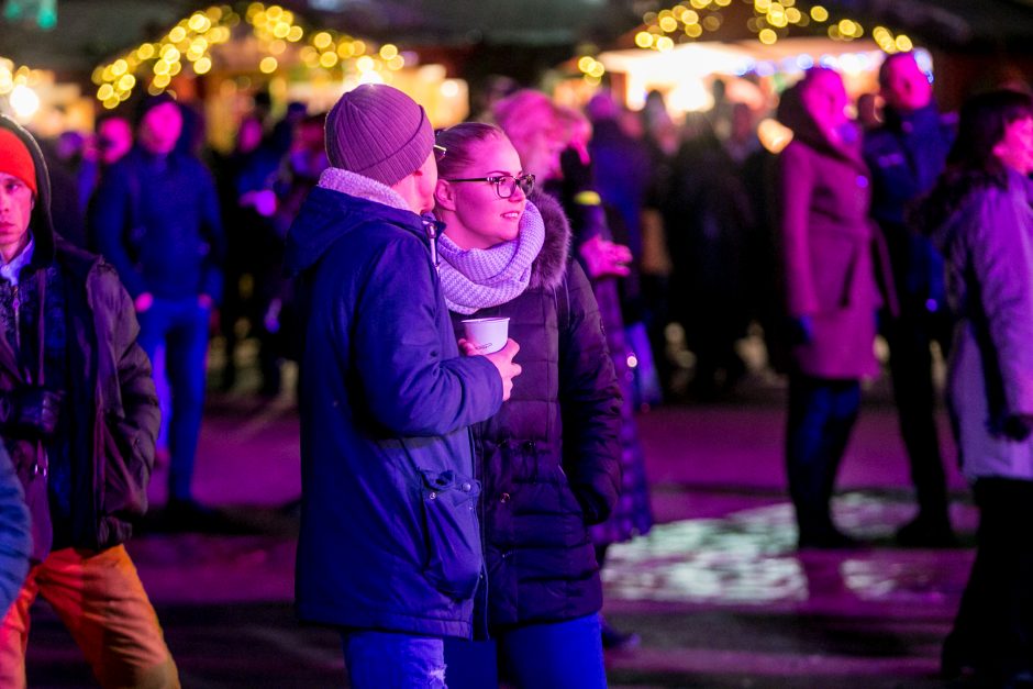 Naujuosius kauniečiai pasitiko pasinėrę į šokių muzikos fiestą