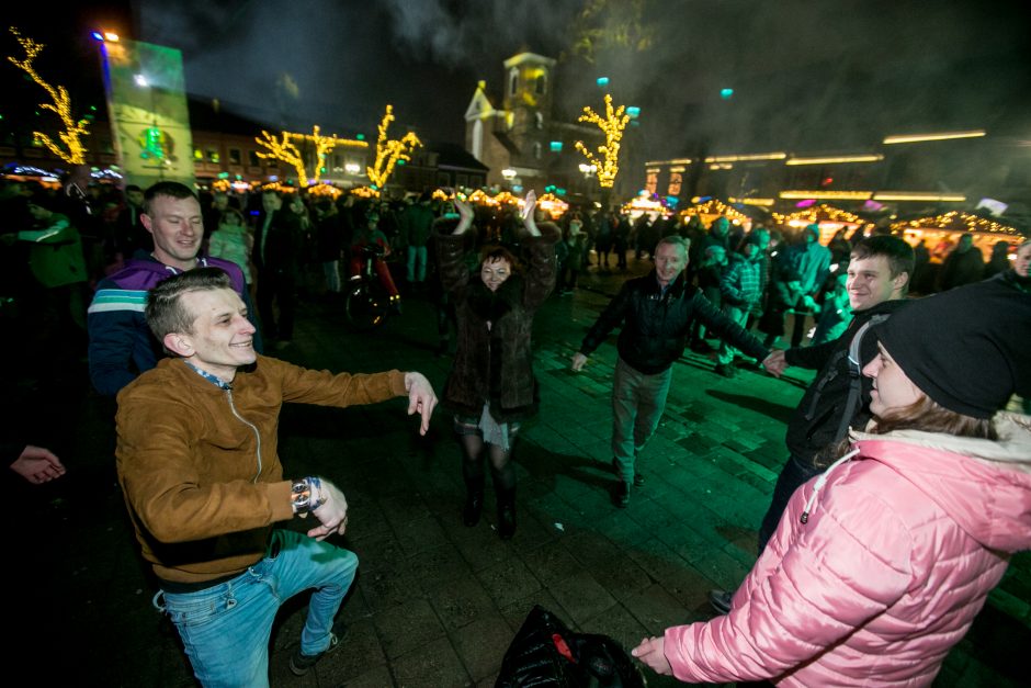 Naujuosius kauniečiai pasitiko pasinėrę į šokių muzikos fiestą