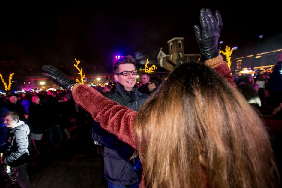 Naujuosius kauniečiai pasitiko pasinėrę į šokių muzikos fiestą