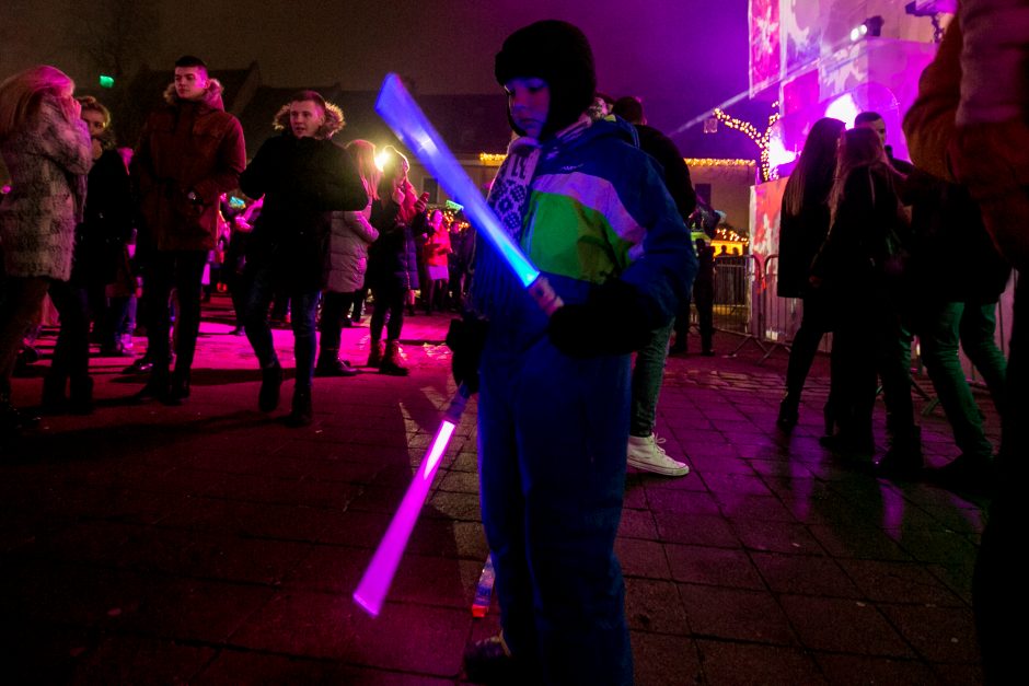 Naujuosius kauniečiai pasitiko pasinėrę į šokių muzikos fiestą