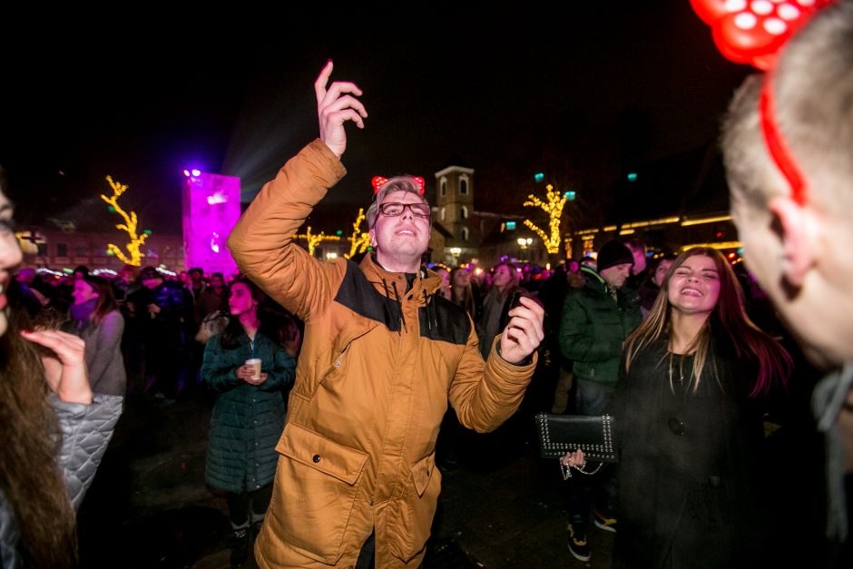 Naujuosius kauniečiai pasitiko pasinėrę į šokių muzikos fiestą