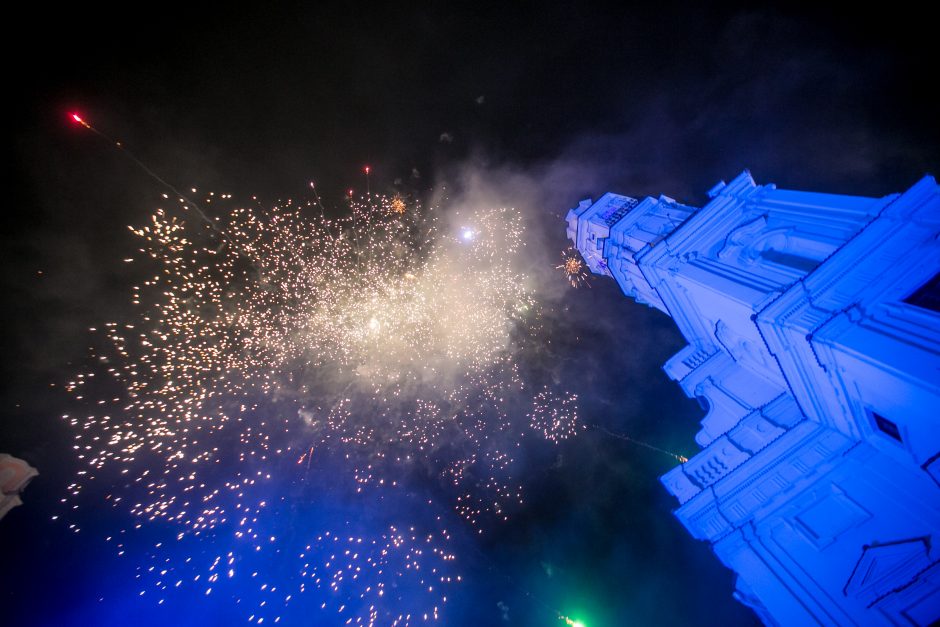 Naujuosius kauniečiai pasitiko pasinėrę į šokių muzikos fiestą