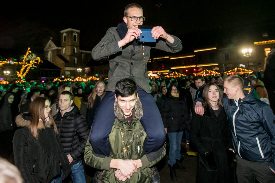 Naujuosius kauniečiai pasitiko pasinėrę į šokių muzikos fiestą