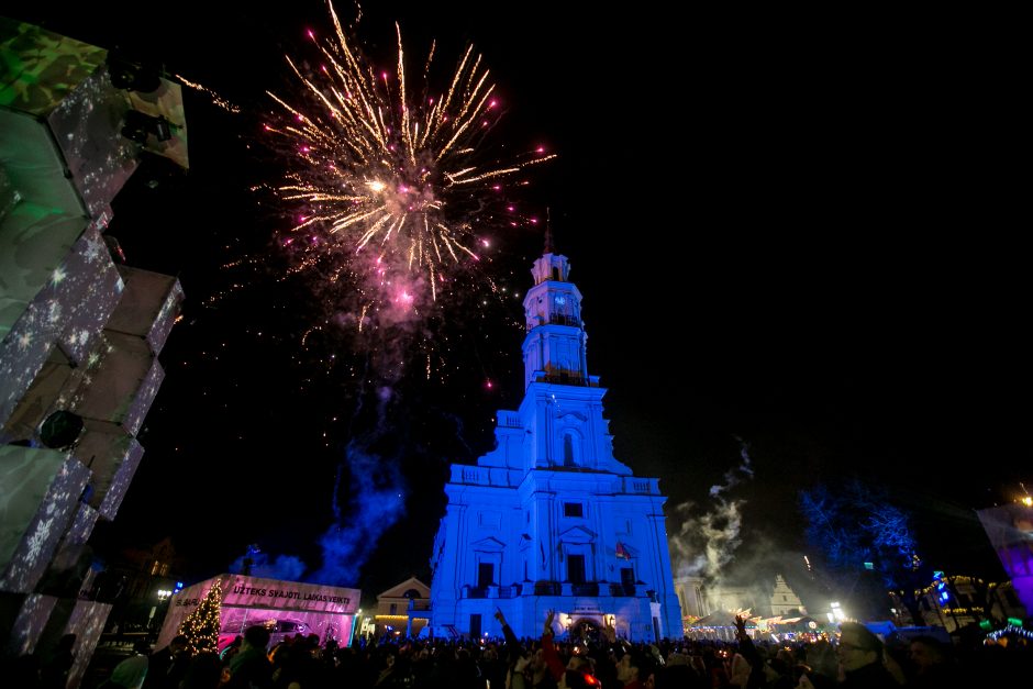 Naujuosius kauniečiai pasitiko pasinėrę į šokių muzikos fiestą