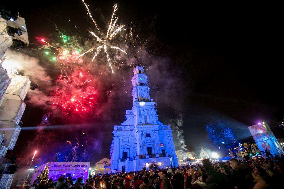 Naujuosius kauniečiai pasitiko pasinėrę į šokių muzikos fiestą