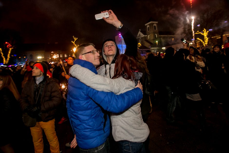 Naujuosius kauniečiai pasitiko pasinėrę į šokių muzikos fiestą