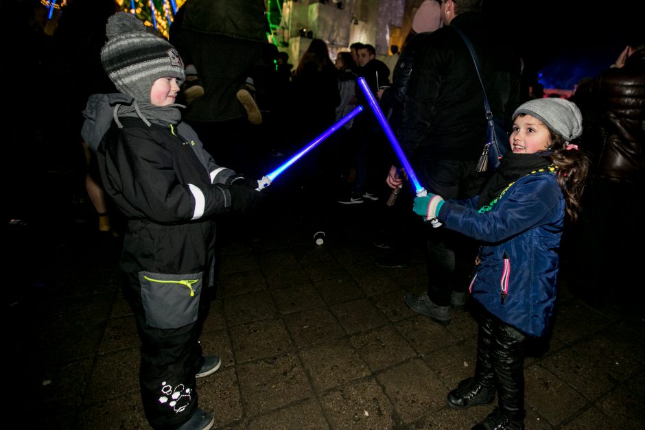 Naujuosius kauniečiai pasitiko pasinėrę į šokių muzikos fiestą