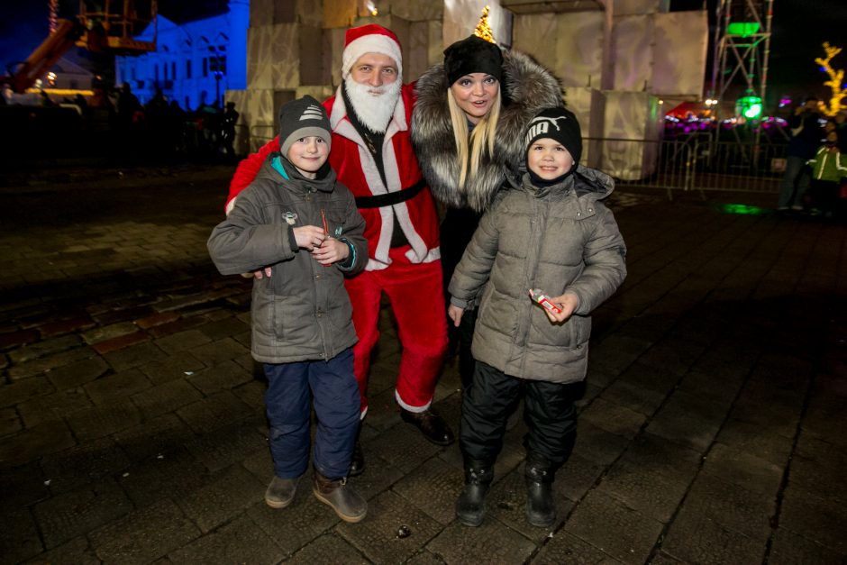 Naujuosius kauniečiai pasitiko pasinėrę į šokių muzikos fiestą