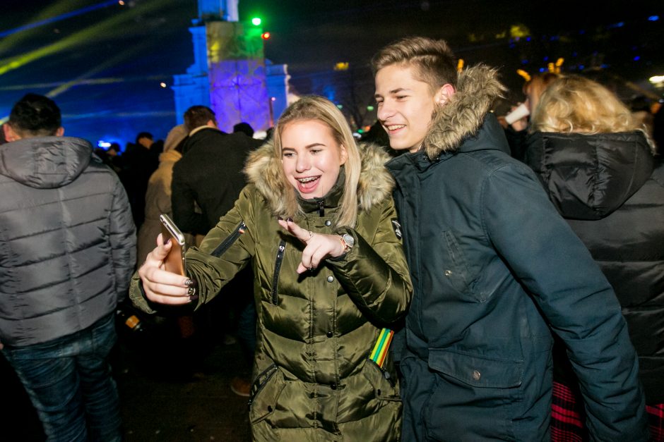 Naujuosius kauniečiai pasitiko pasinėrę į šokių muzikos fiestą