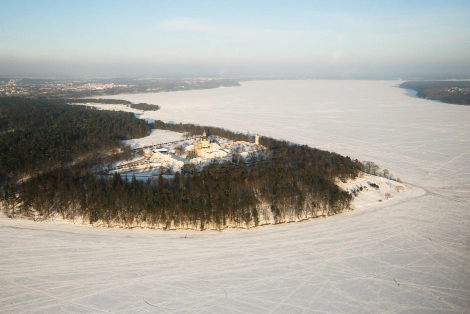 Brakonierius seks ir iš oro