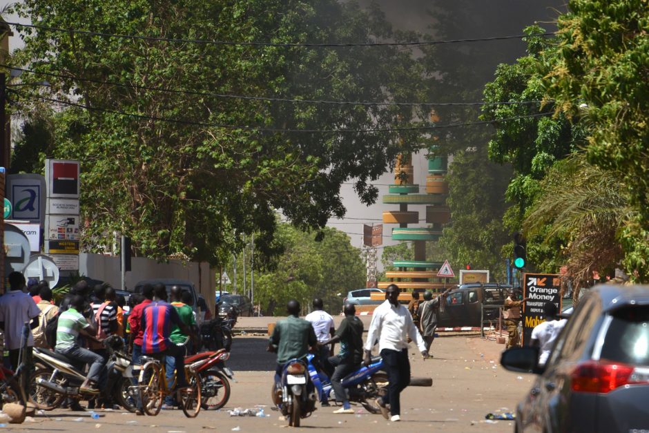 Burkina Faso sostinėje atakuota Prancūzijos ambasada ir kariuomenės būstinė