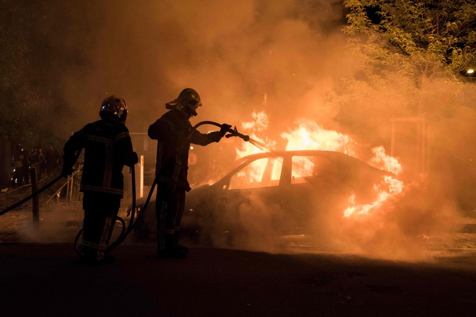 Neramumai Prancūzijoje: policijai nušovus žmogų kilo riaušės