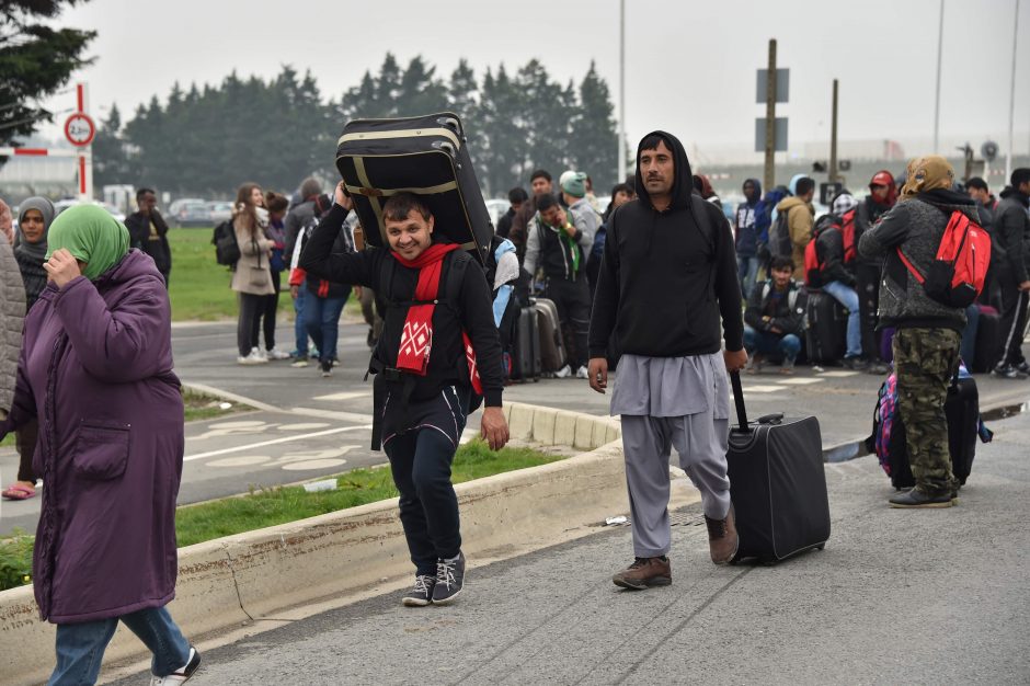 Prancūzijoje migrantai evakuojami iš „Džiunglių“ 