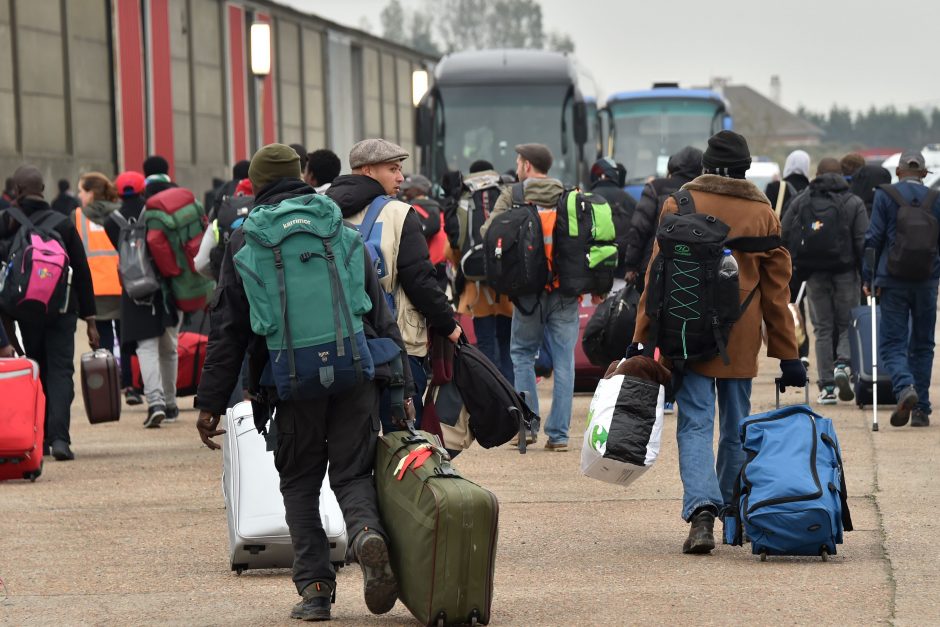 Prancūzijoje migrantai evakuojami iš „Džiunglių“ 