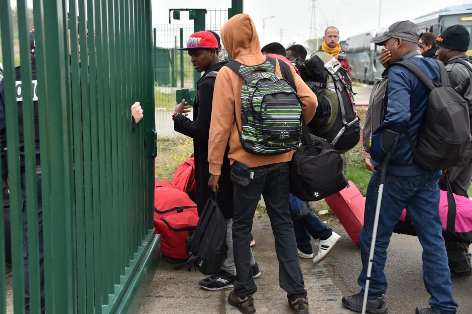 Prancūzijoje migrantai evakuojami iš „Džiunglių“ 