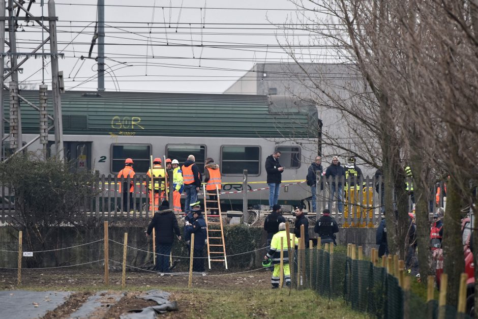 Netoli Milano nuo bėgių nuvažiavo traukinys, yra žuvusiųjų