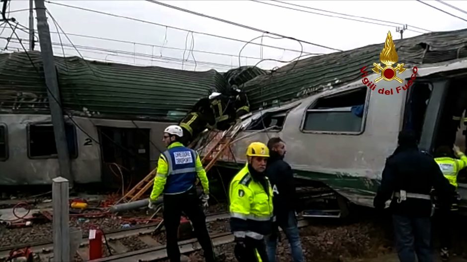 Netoli Milano nuo bėgių nuvažiavo traukinys, yra žuvusiųjų