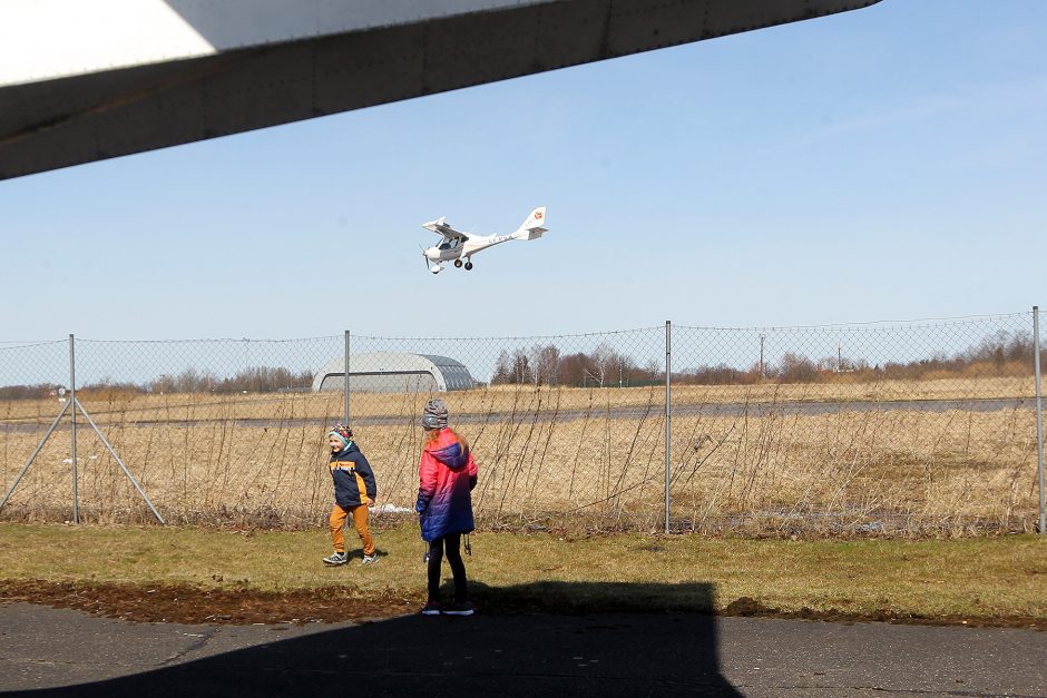 Lietuvos aviacijos muziejuje šurmuliavo „Atvelykis tarp lėktuvų“