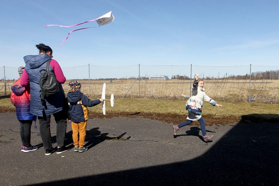 Lietuvos aviacijos muziejuje šurmuliavo „Atvelykis tarp lėktuvų“