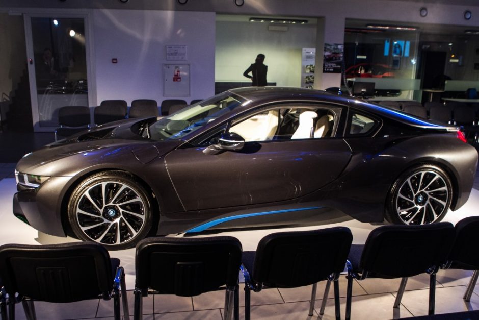 BMW koncerno viceprezidentas Vilniuje pristatė BMW ateities automobilių technologijas