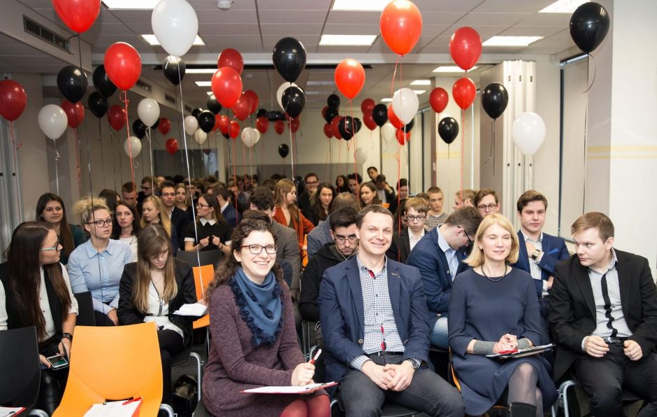 Kauno studentai sukūrė autonominio vežimėlio oro uostui prototipą