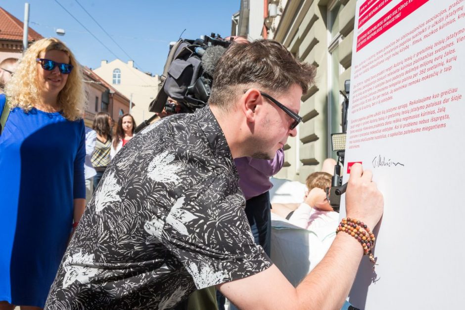 Lietuvos kūrėjai budino miegančius valdininkus