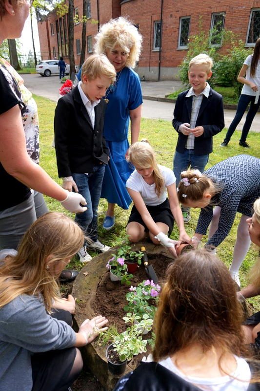 Šeimos dieną vaikai ir seneliai pasitiko skambant dainoms