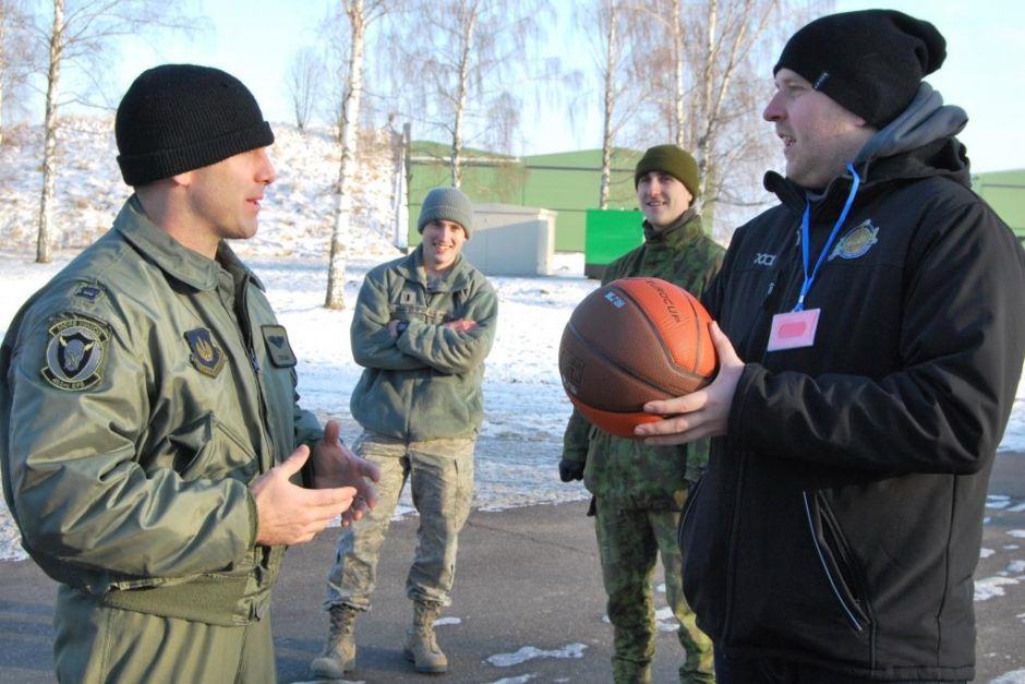 LKL klubo krepšininkus sužavėjo NATO naikintuvai