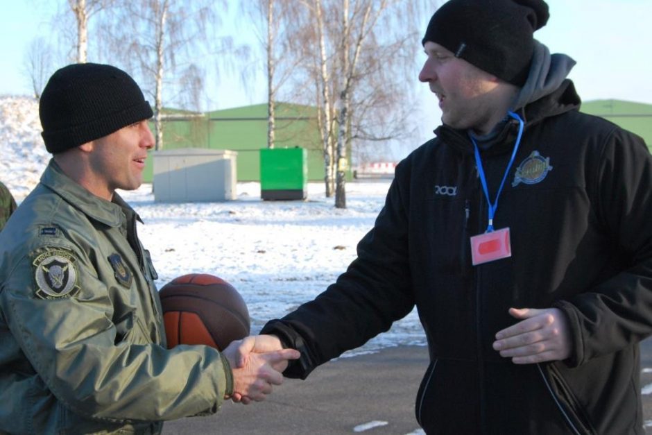 LKL klubo krepšininkus sužavėjo NATO naikintuvai