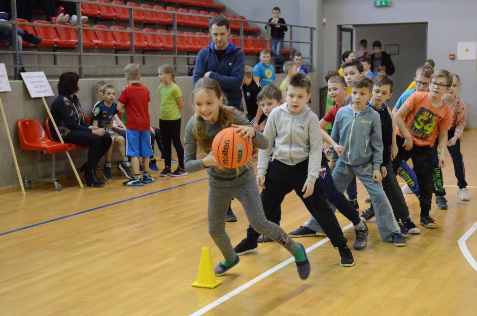 Garliavoje paminėta 100 – mečio diena su krepšinio kamuoliu