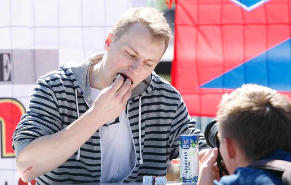 Studentai patikrino ir savo skrandžių talpą 