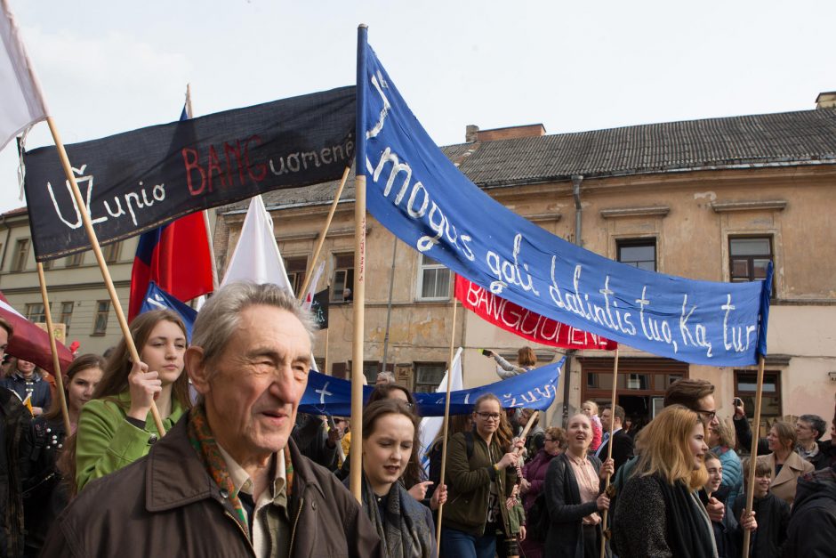 Užupiečiai ir fizikai surengė šventines eitynes