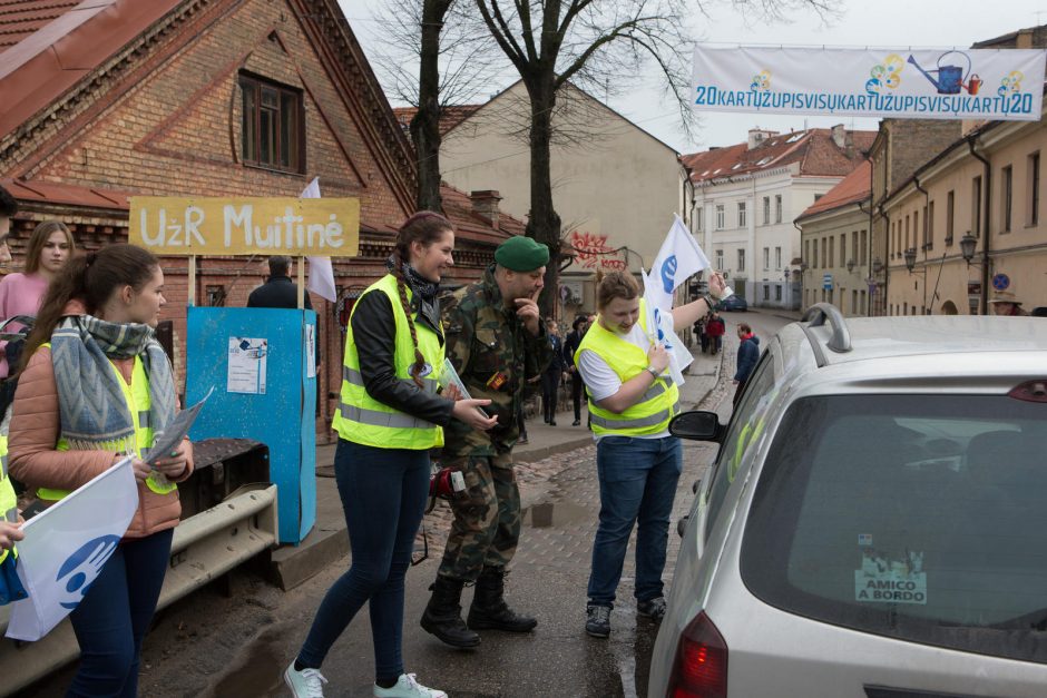 Užupiečiai ir fizikai surengė šventines eitynes