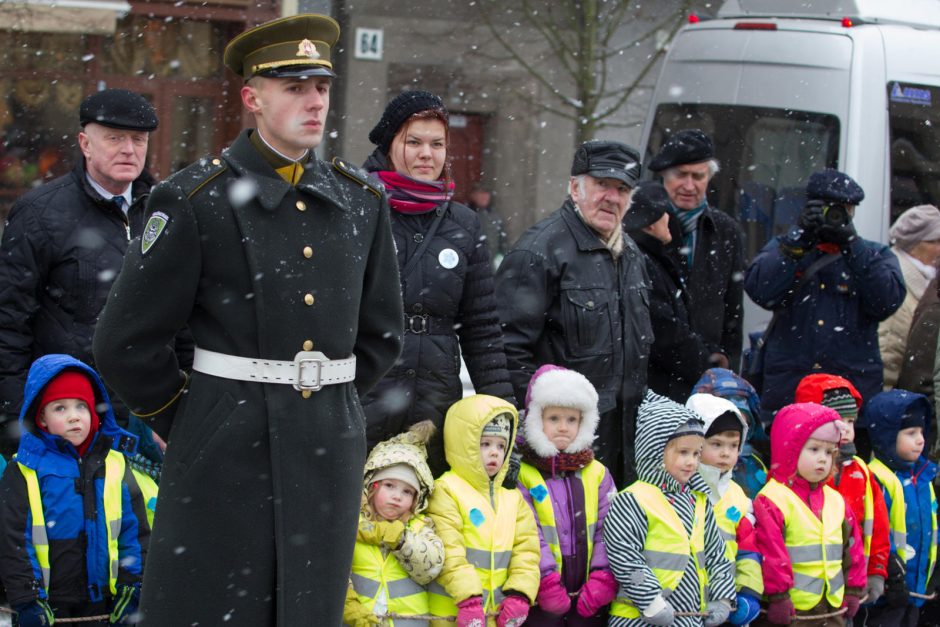 Nepriklausomybės aikštėje – iškilminga Lietuvos vėliavos pakėlimo ceremonija